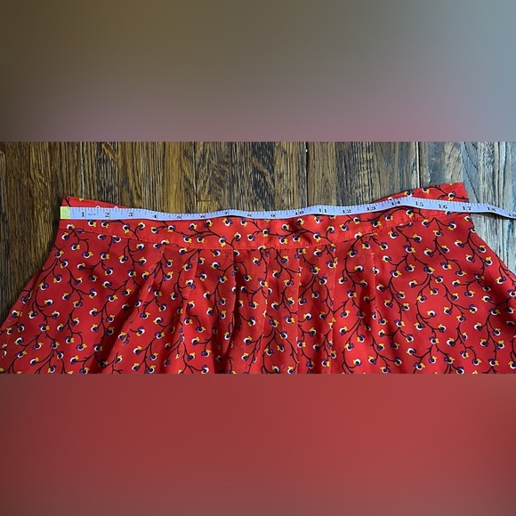 OLD NAVY Pleated Floral Chiffon Skater Mini Skirt in Red Size Large - Picture 4 of 7